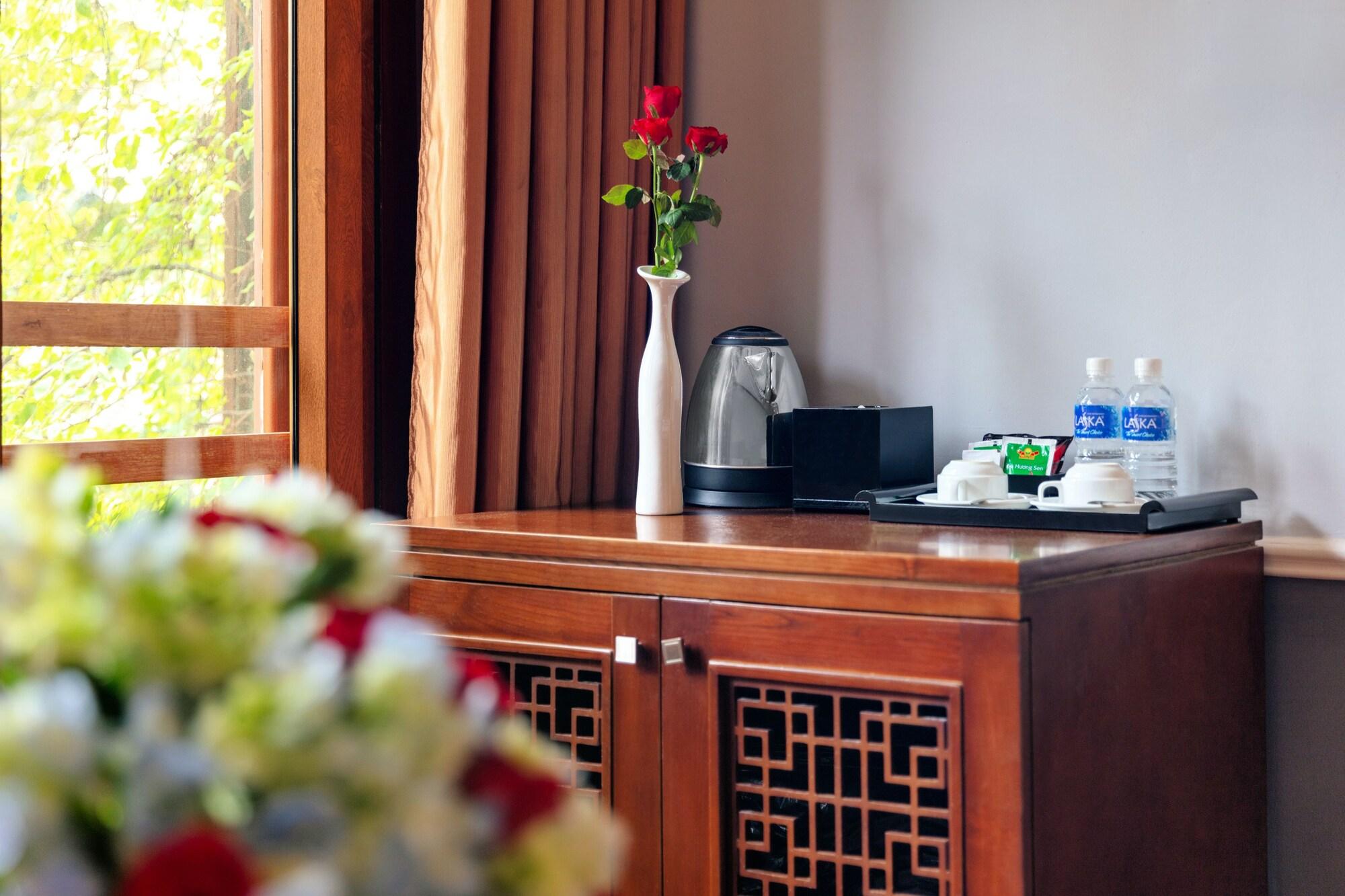 Classy Holiday Hotel & Spa Hanoi Exterior foto