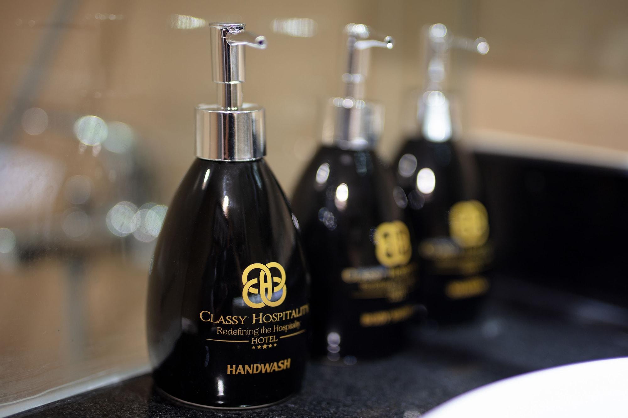 Classy Holiday Hotel & Spa Hanoi Exterior foto